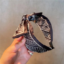 middle knot hair hoop cloth art stripe headband ladies go out to wear hair ornaments wash face with head o