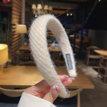CC Hairbands for Women Autumn and Winter Solid Plush Headband Female Hairwear Temperament Headpiece Prom Dress F587