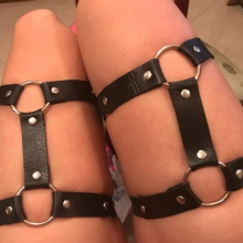 1pcs Women Sexy Punk Goth Heart PU Leather Elastic Garter Leg Thigh Ring Clothing Accessory Leg Suspender Sexy Stockings Garters