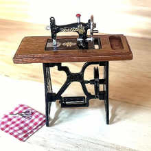 1pc Dollhouse Sewing Machine Craft Creative Handicraft Decoration And Stress Reliever Gift For Students Birthdays Christmas And Halloween Gift