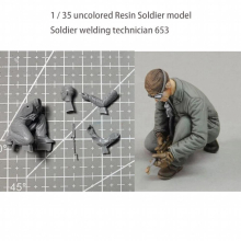 1 / 35 uncolored Resin Soldier Soldier welding technician 653