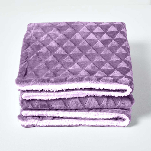 Homescapes (200 x 230 cm, Purple) Geometric Triangle Velvet Throw 1