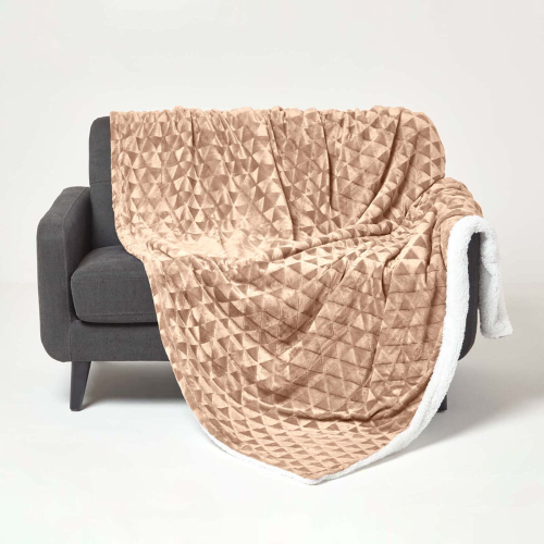 Homescapes (200 x 230 cm, Brown) Geometric Triangle Velvet Throw
