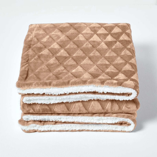 Homescapes (200 x 230 cm, Brown) Geometric Triangle Velvet Throw 1