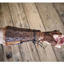1Pair Medieval Vintage Boxing Glove Arm Guards Studded Lace-Up Wristband Gladiator Cosplay Costume Accessory Arm Armor Gift