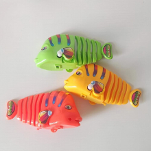 Random Fish Rainbow Swinging Fish Wind up Swinging Cartoon Fish Toy Fish