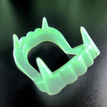 Halloween Party Glow in the dark Props Masquerade Party Funny Makeup Dentures Halloween Horror Glow in the Dark Dentures