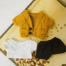 One Set Of Clothes Sweater Jacket T shirt For Friends