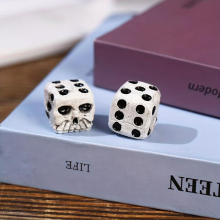 2pcs 5pcs Skull Shaped Novelty And Casual Game Dices Creative Party Funny Toys For Holiday
