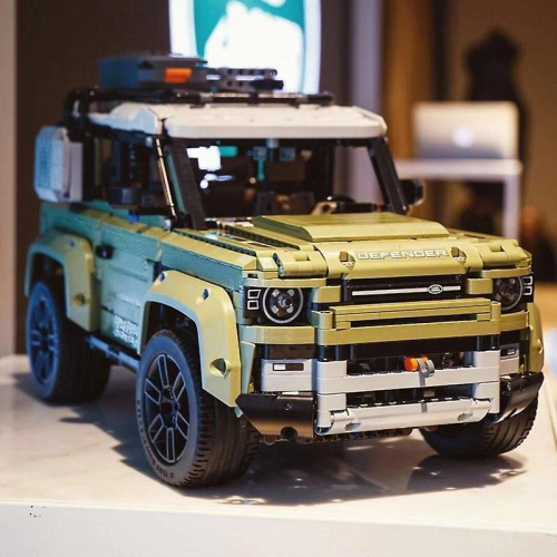 Technic 42110 Land Rover Defender Replica 2