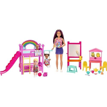 Barbie Skipper Eerste Banen Kinderdagverblijf Speelset, 3 Poppen, Meubels & 15+ Accessoires