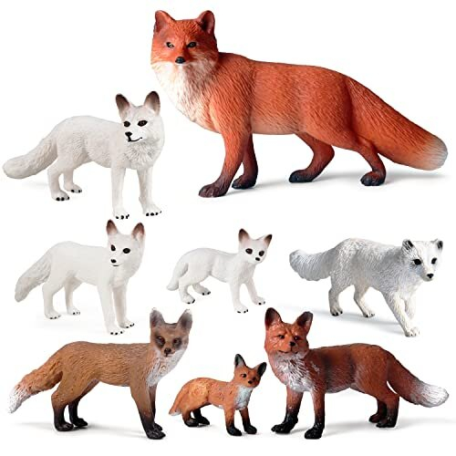 置物 Figurine: Two Arctic Fox Cubs Two Arctic fox cubs with soft fur cuddle up to each other in