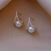 1 Pair Of A Shaped Diamond Studded Pearl Earrings Womens And Fashionable Glitter Earrings Wedding Party Christmas Earrings