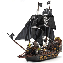 (Black Hawk 1352Pcs) Black Hawk/Queen Anna/Sailboat Pirates Ship Model Building Block Set Colletible Building Kits Toy for Adults
