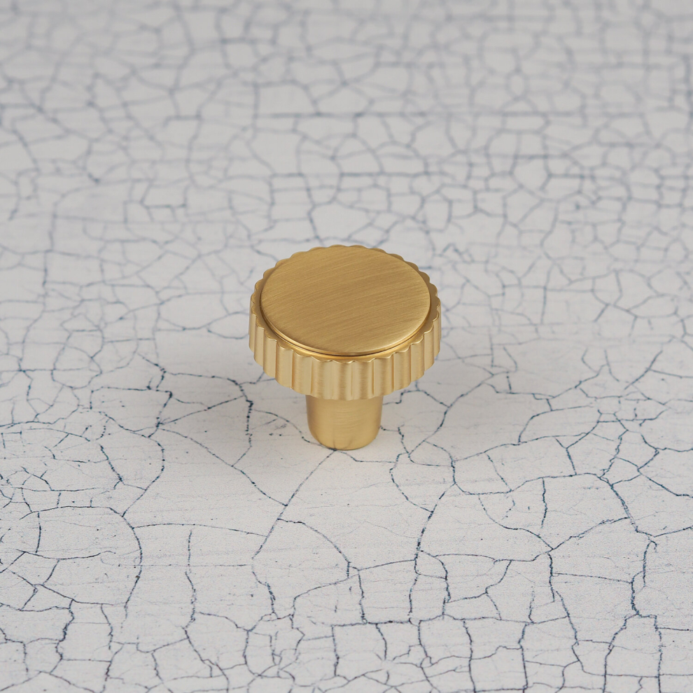 (30Mm Knob ) Satin Brushed Brass Ribbed Matt Bar Cup Moon Knob 5060796709957