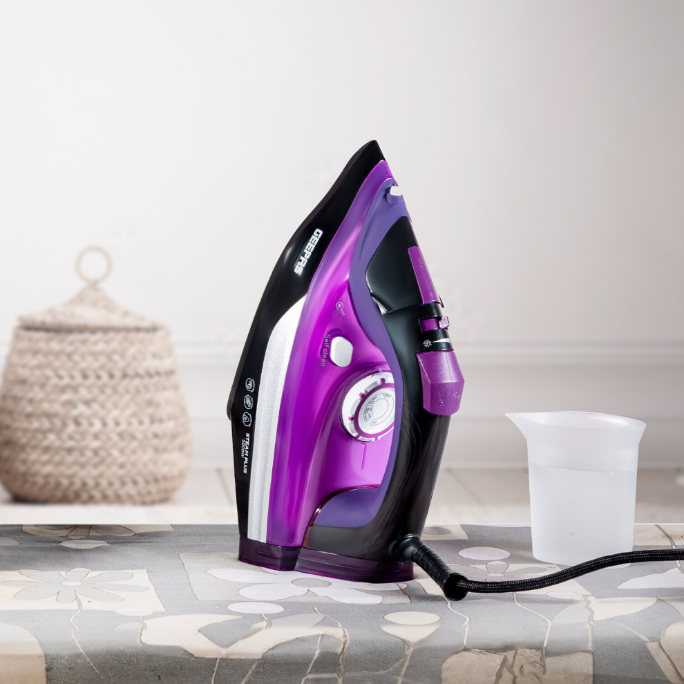 geepas-steam-iron-2in1-dry---wet-adjustable-steam-control-3000w