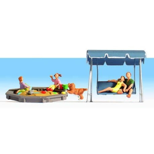 Parents, Children, sand pit and swing - OO/HO figures - Noch 15590 - P3