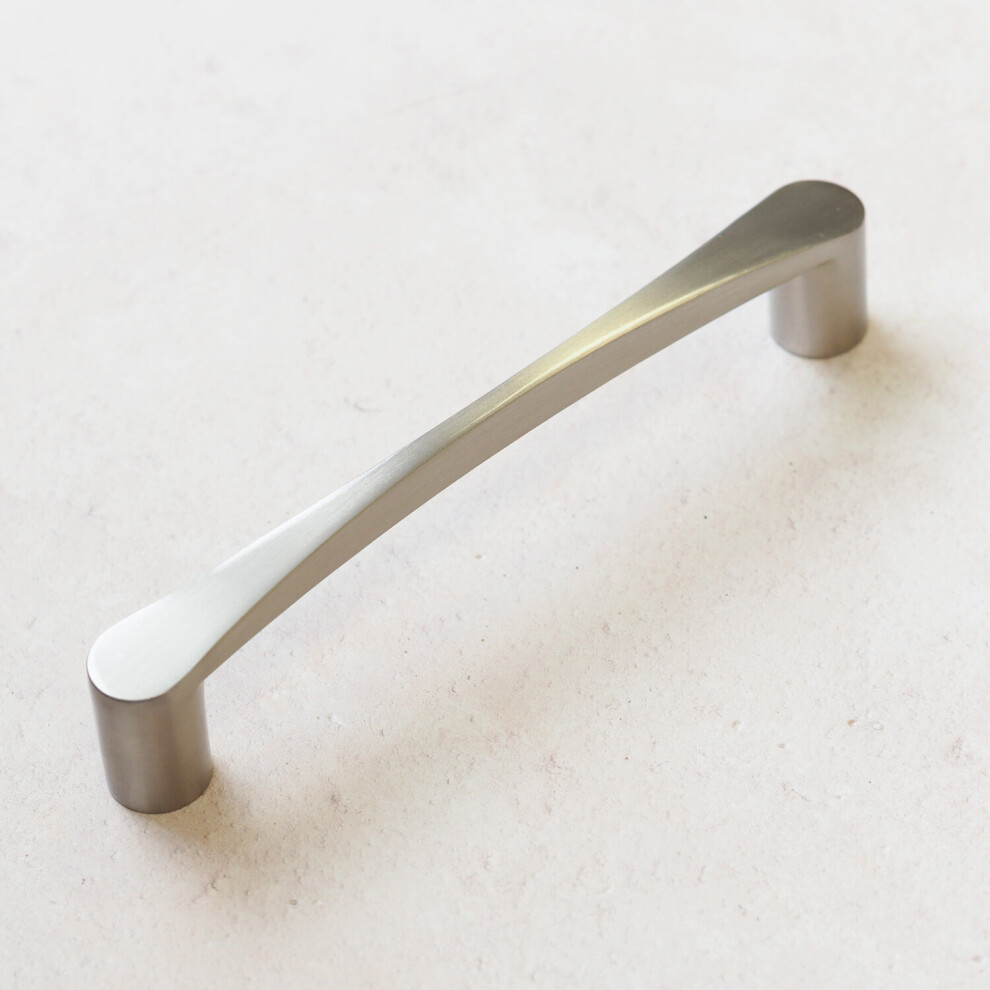 160Mm Brushed Nickel Pinched In Tapered Pull Handle 5060796703276