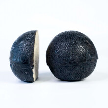 Trusens, sheep's cheese, 100% pure, matured with black truffle, intense and aromatic flavor, traditional processing, 450 gr