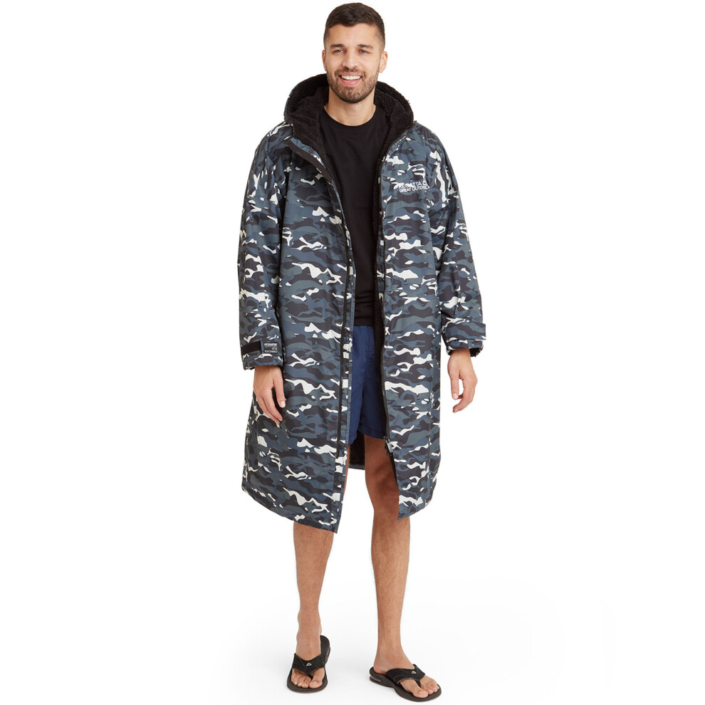 (SM, Black Camo/Black) Regatta Outdoor Active Unisex Waterproof Zip Surfing Beach Changing Robe