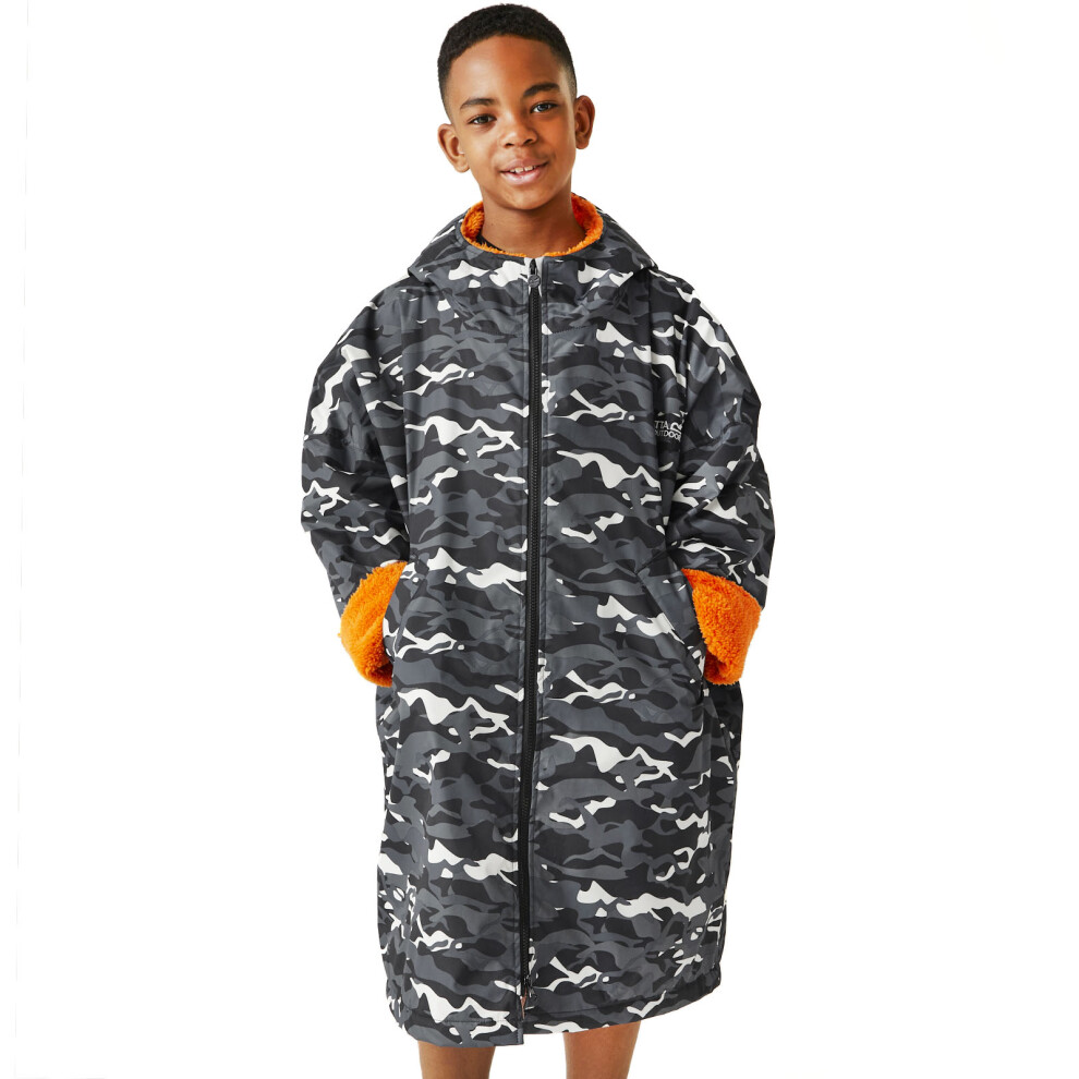 Regatta (9-13 Yrs, Camo) Kids Spirit Of Adventure Hooded Waterproof Warm Drying Changing Robe Black
