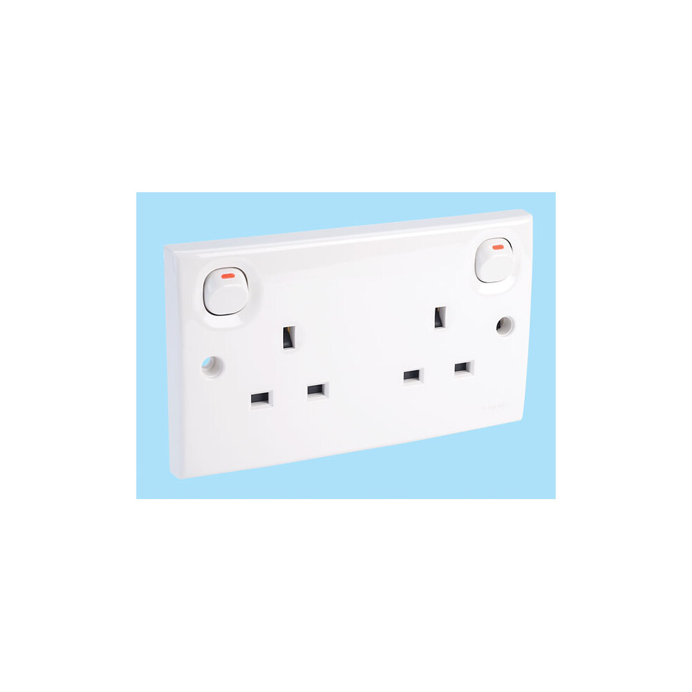 Schneider Electric E25WE 13A 2 Gang Switched Mains Socket