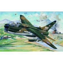 TRU02245 - Trumpeter 1:32 - USAF A-7D Corsair II
