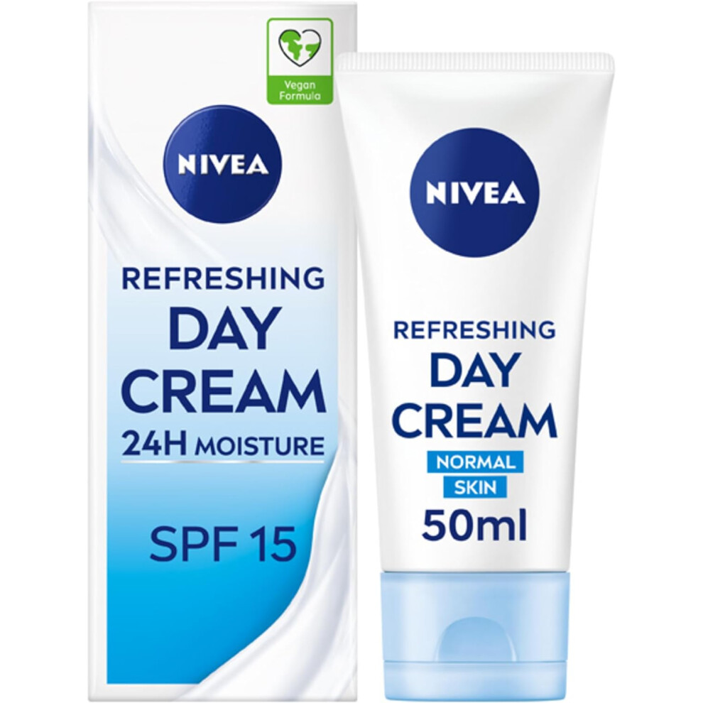 NIVEA Light Moisturising Day Cream 50ml Hydrating Face Cream with Vitamin E Skin Care Essentials Intensive Moisturiser