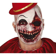 Latex scar with 15 cm blood on mouth teeth
