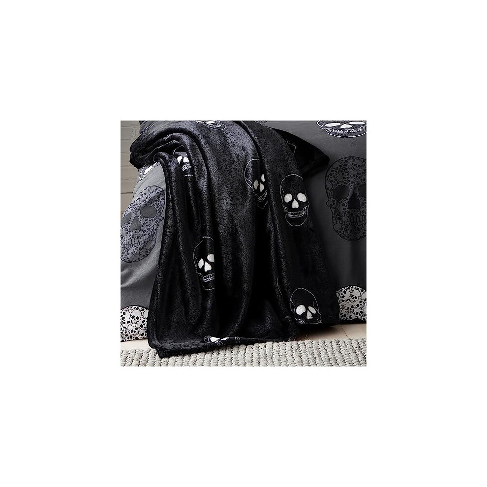Catherine Lansfield Skulls Fleece Cosy Fleece 130X170cm Blanket Throw Grey