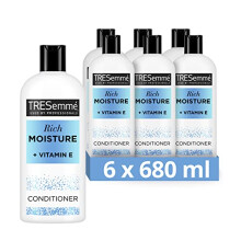 TRESemmé Rich Moisture Conditioner luxurious moisture for all-day hydration for dry, damaged hair 6x 680 ml