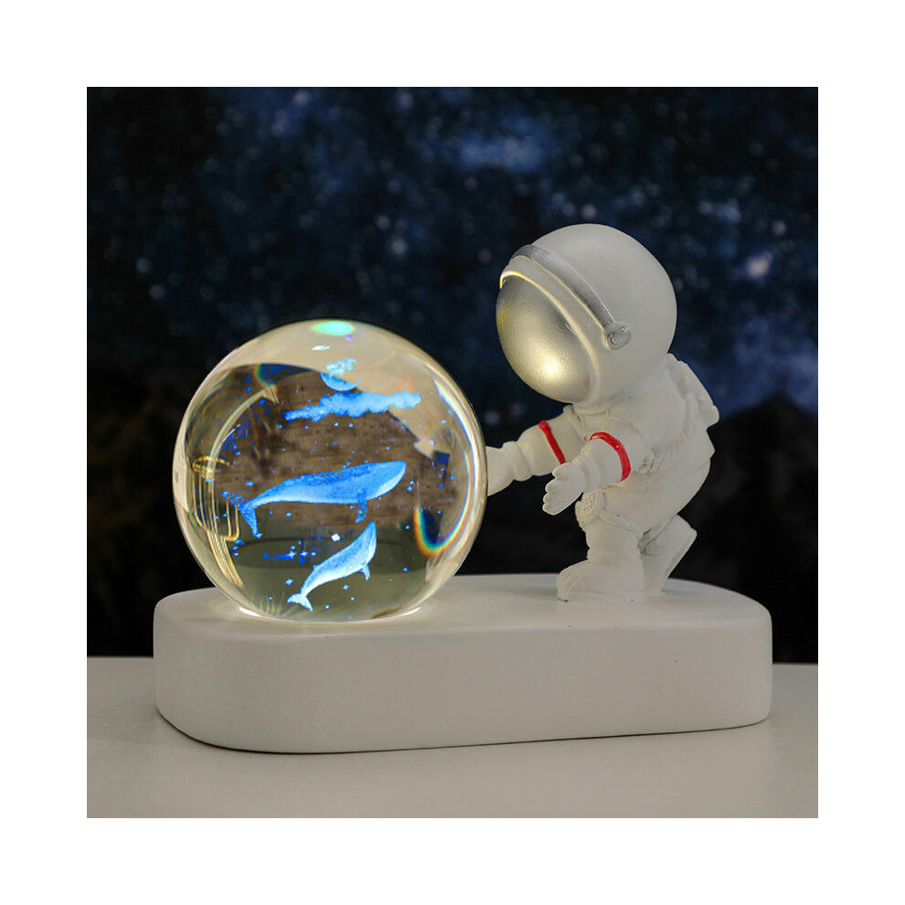 (Dear Astronaut Deep Sea Whale (color light)) Creative Astronaut's Night Lantern Crystal Ball Lights Light Desktop Small Locker Room Decoration Birthd