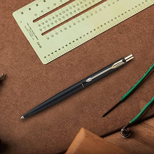 Parker Classic Matte Black Gold Trim Balpen 2