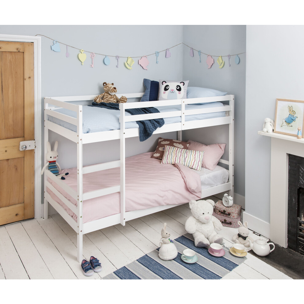 Jakke Bunk Bed with Straight Ladder in Classic White