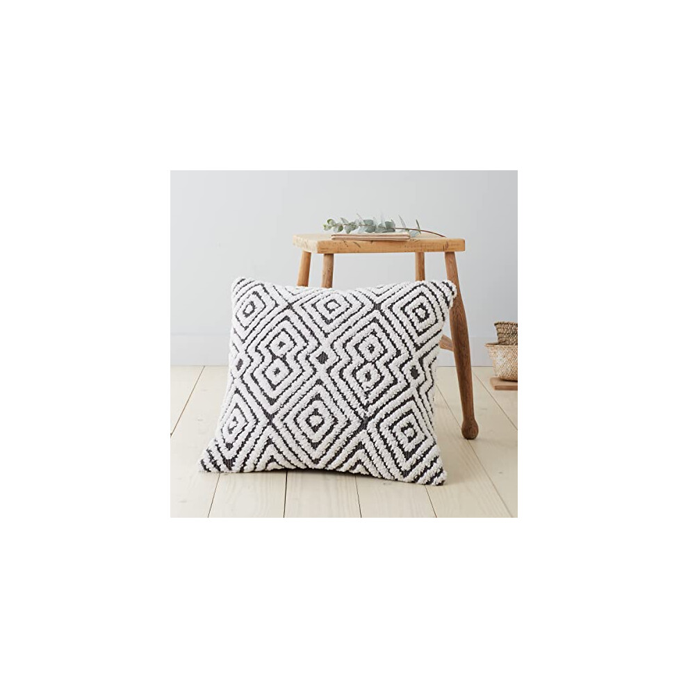 Catherine Lansfield Pineapple Elephant Global Tufted Geo 50X50cm Cushion Cover Black/White