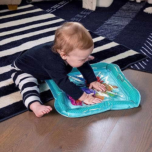 baby einstein Baby Einstein Ocean Explorers Sensorische Spritzwassermatte f   r Bauchlage oder sitzendes Spielen, Alter 0   36 Monate 2