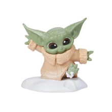 Star Wars: The Mandalorian - The Bounty Collection Grogu Figure - Playing In Snow