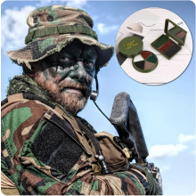 Outdoor face tricolor camouflage oil military training CS military fan tactical camouflage oil face box with mirror