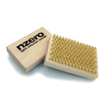 NZEROWAX – Tampico Brush for Ski and Snowboard Maintenance 12 x 8 cm