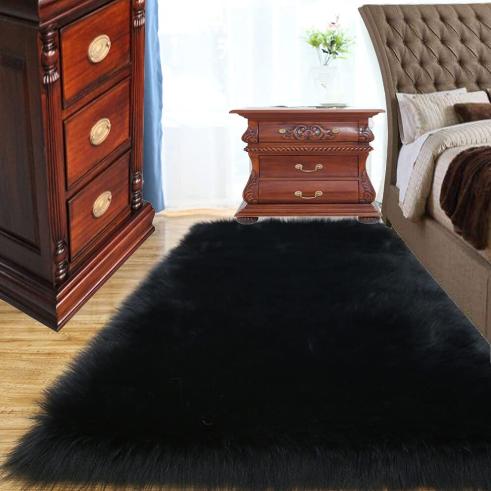 Faux Sheepskin Fur Rug 90x150 cm Fluffy Shaggy Rugs, Soft Furry Area Rug for Bedroom Bedside Living Room - Black