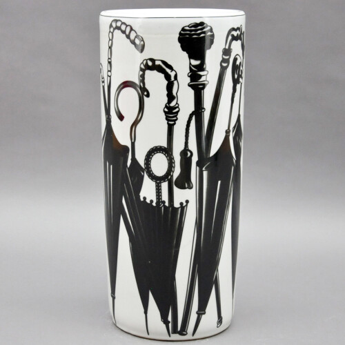 18" ROUND BLACK & WHITE UMBRELLA STAND 2