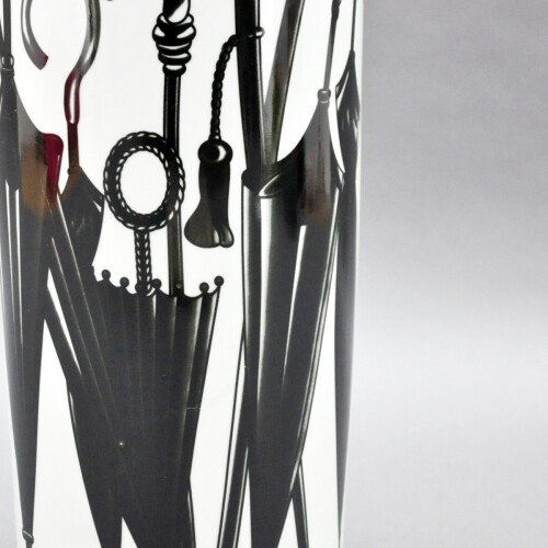 18" ROUND BLACK & WHITE UMBRELLA STAND 1