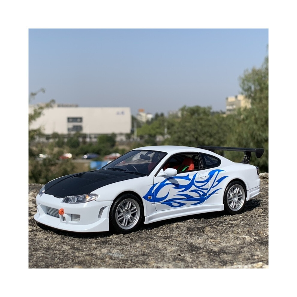 (White black) 1:24 Nissan Silvia S15 Supercar Alloy Car Model Diecasts  Toy Vehicles Collect Car Toy Boy Birthday gifts