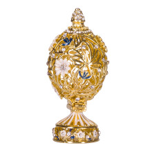 Vajíčko vyrezávané Faberge s kvetmi a motýľom 7 cm farba zlatá