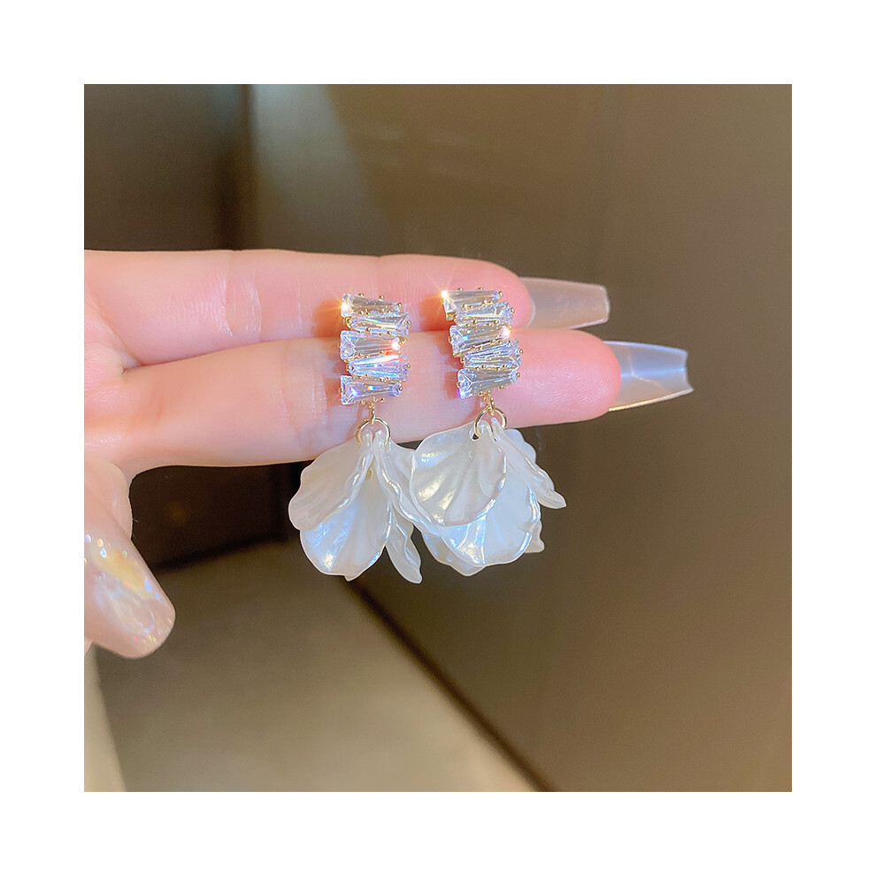 (17# Silver Needle-White Petals) Silver Needle French Baroque Pearl Flower Tassel Earrings Fashionable Versatile Earrings Temperament Light Luxury Hig