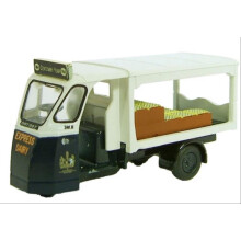 Oxford Diecast 76WE001 Wales & Edwards Standard Milk Float Express Dairy Late OO
