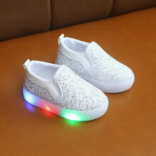 (White, UK 9 kids/EU 27) Kids Boys Girls Led Light Up Casual Shoes Luminous Flashing Trainers Sneakers