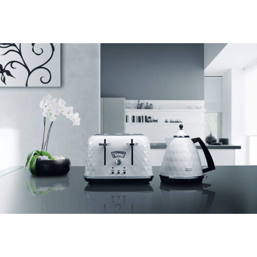 De'Longhi De'Longhi Brillante KBJ3001W Kettle - White 1