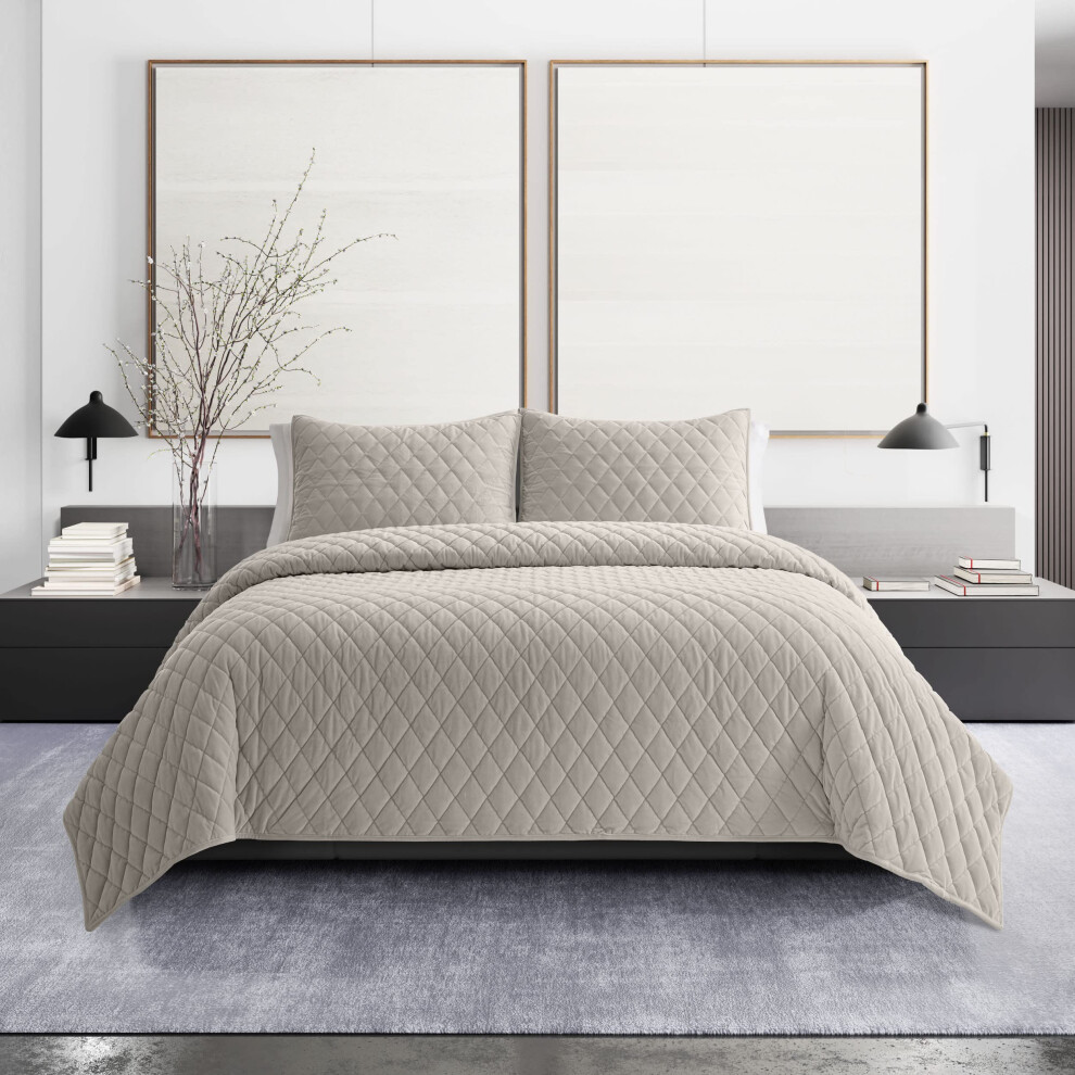 Vera Wang | Quilt Set-Soft & Luxurious Velvet, Reversible & Lightweight Bedding with Matching Shams, Polyester, Natural Ivory, Queen