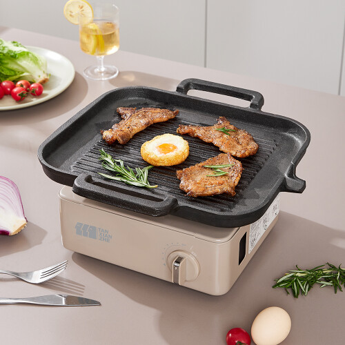 Living And Home Cast Iron Griddle Pan with Pour Spout